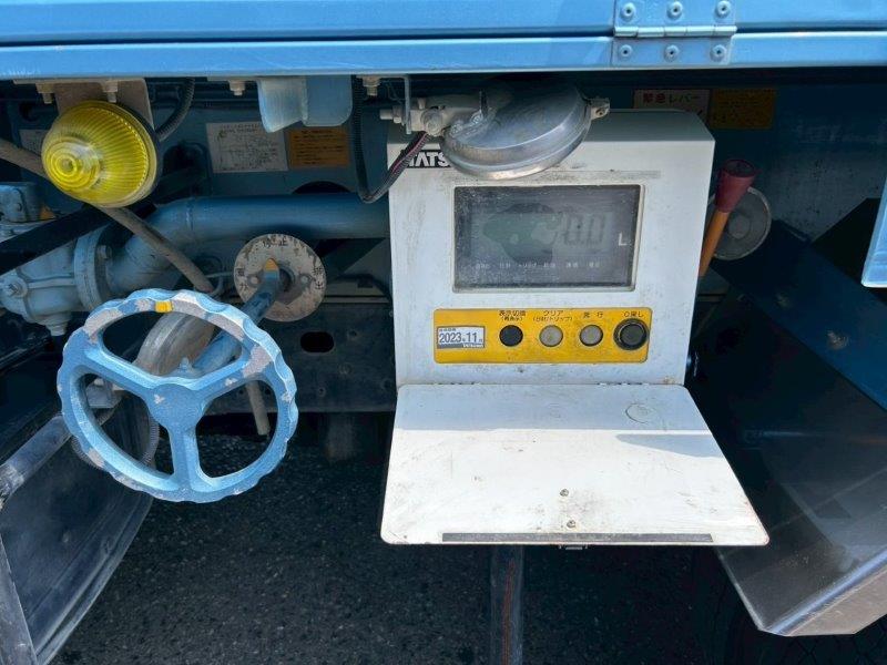 ４KL　タンクローリー