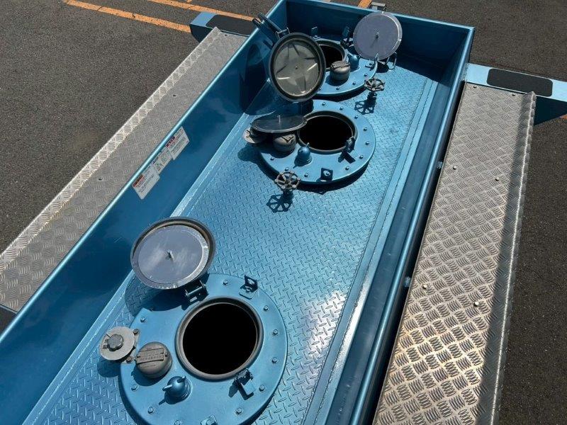 ４KL　タンクローリー