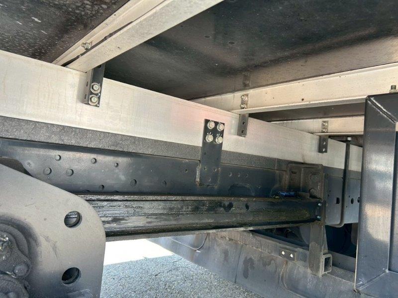 ４t　ワイド　格納ゲート付　冷凍バン