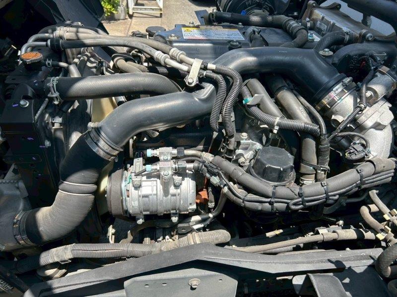 ４t　ワイド　格納ゲート付　冷凍バン