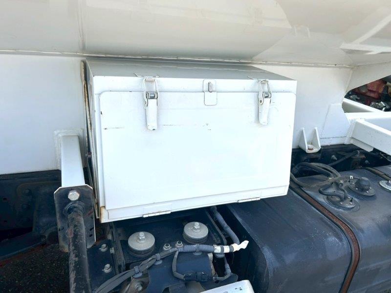 4000Ｌ　散水車