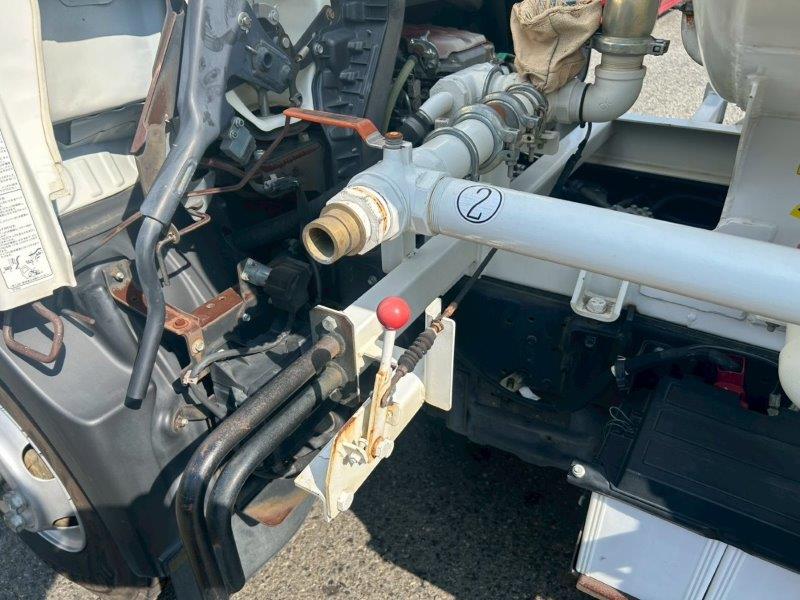 4000Ｌ　散水車