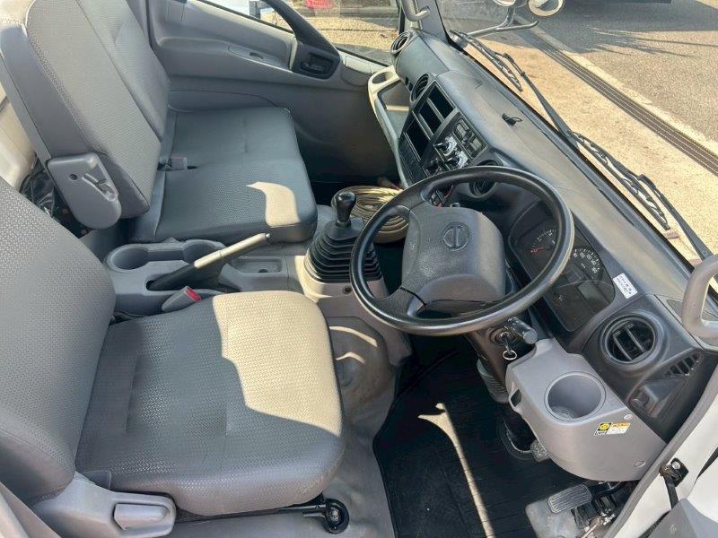 4000Ｌ　散水車