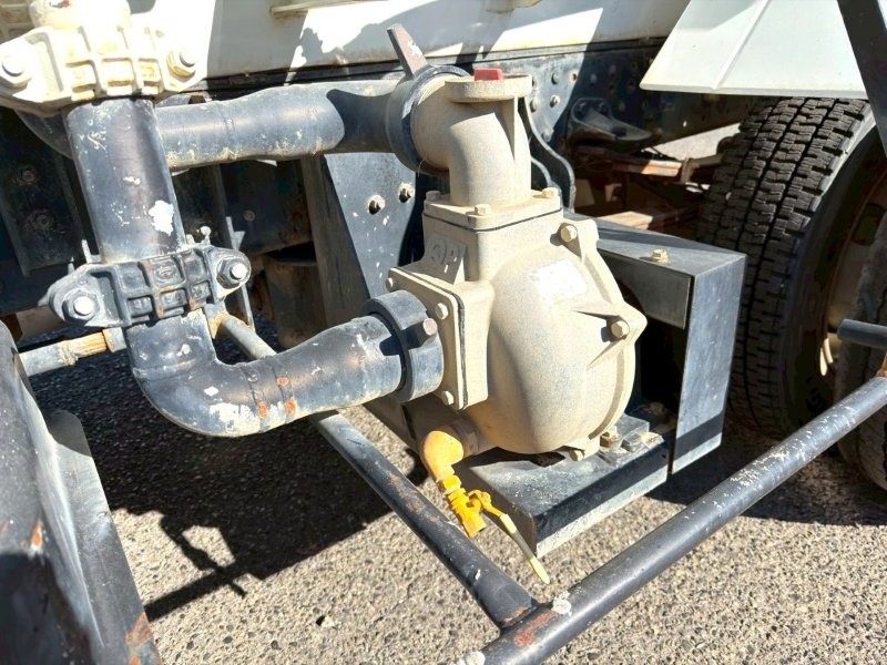 4000L　散水車　上物タンクＨ２９年式