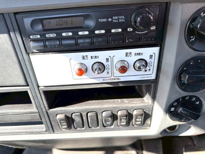 4000L　散水車　上物タンクＨ２９年式