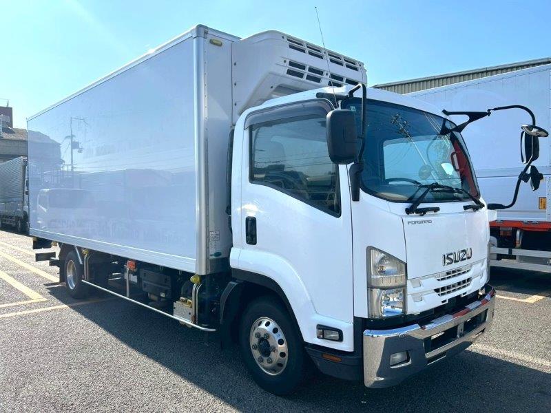 ４ｔ　冷凍バン　ゲート付　リヤシャッター
