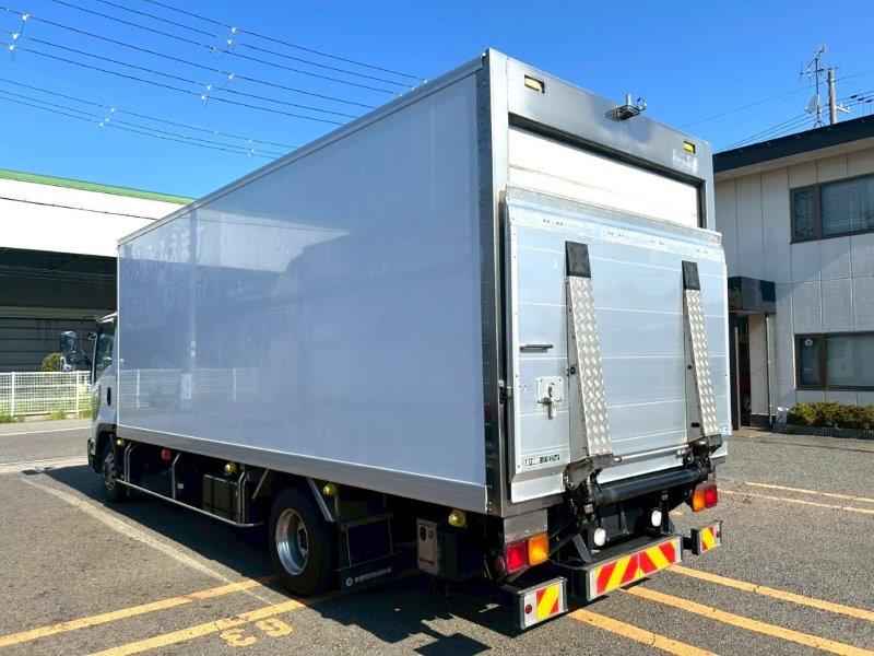 ４ｔ　冷凍バン　ゲート付　リヤシャッター