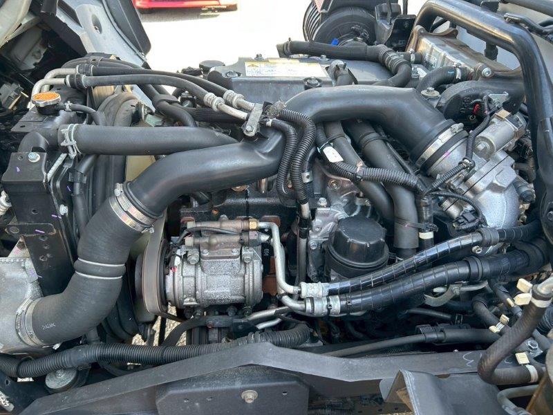 ４ｔ　冷凍バン　ゲート付　リヤシャッター