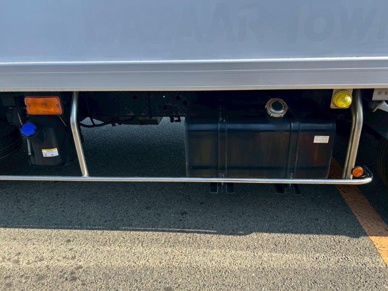 ４ｔ　冷凍バン　ゲート付　リヤシャッター