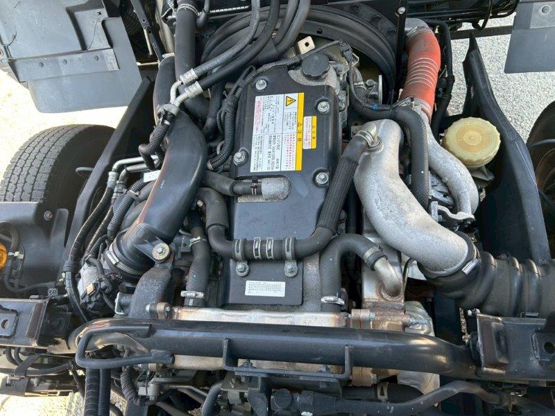 ４ｔ　冷凍バン　ゲート付　リヤシャッター
