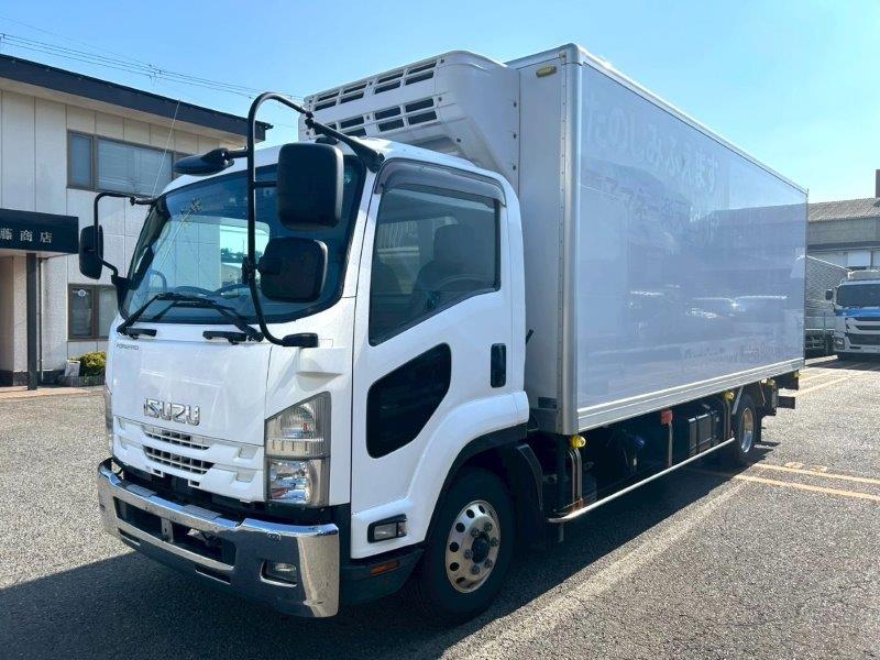 ４ｔ　冷凍バン　ゲート付　リヤシャッター