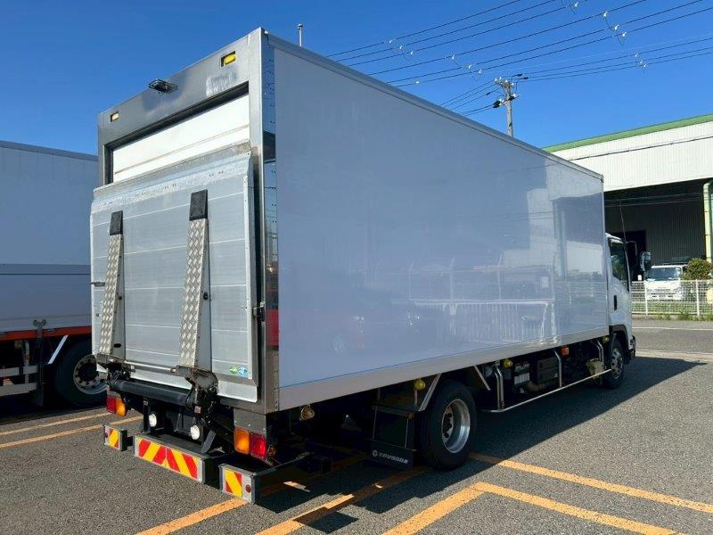 ４ｔ　冷凍バン　ゲート付　リヤシャッター