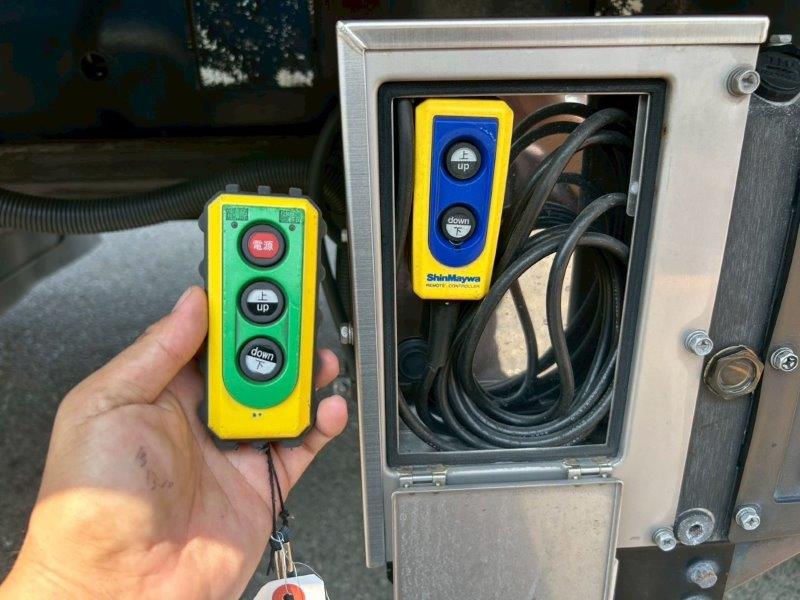 増トン　ワイド　格納ゲート付　冷凍バン　