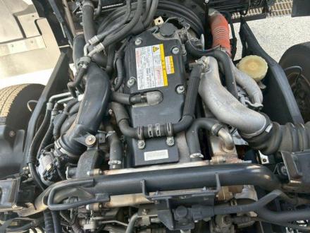 ４ｔ　冷凍バン　ゲート付　リヤシャッター