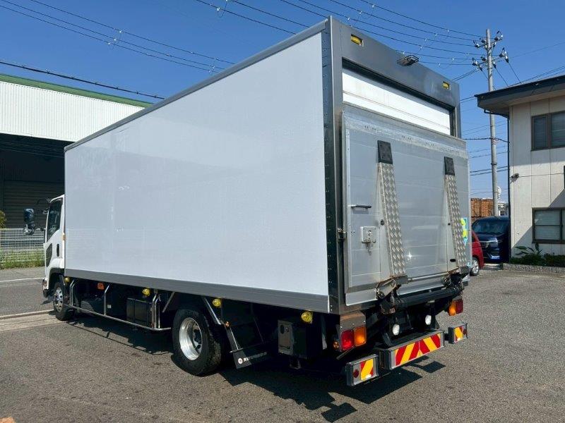 ４ｔ　冷凍バン　ゲート付　リヤシャッター