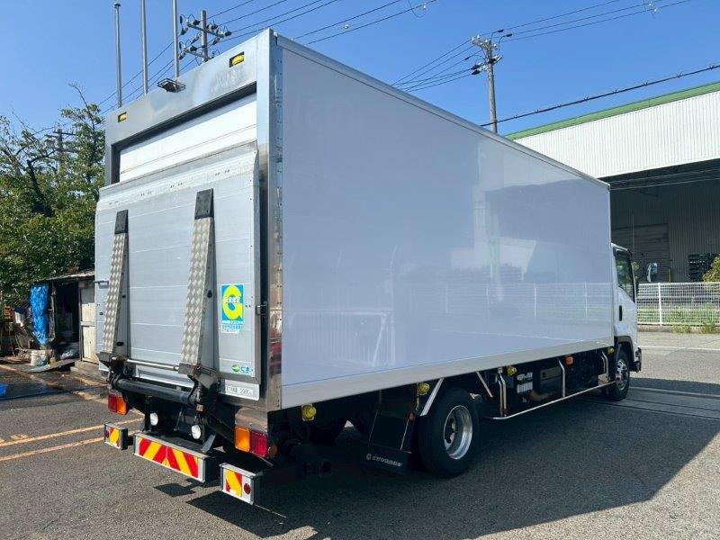 ４ｔ　冷凍バン　ゲート付　リヤシャッター