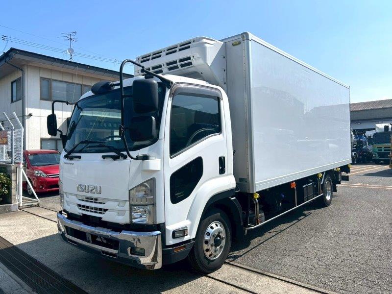 ４ｔ　冷凍バン　ゲート付　リヤシャッター