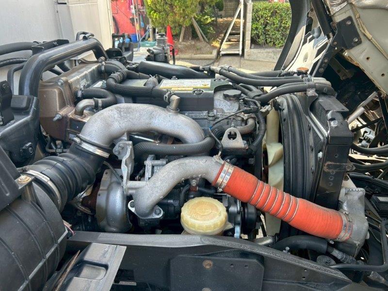 ４ｔ　冷凍バン　ゲート付　リヤシャッター