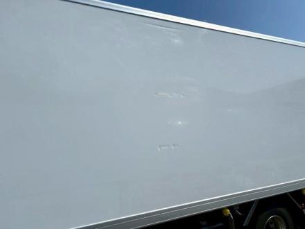 ４ｔ　冷凍バン　ゲート付　リヤシャッター
