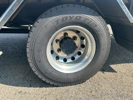 ４ｔ　冷凍バン　ゲート付　リヤシャッター