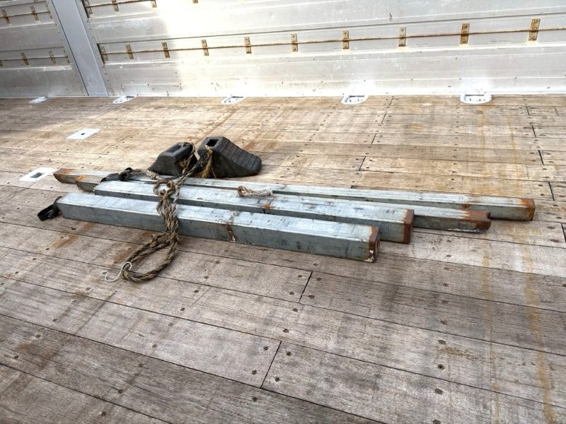 25t仕様　４軸低床　アルミブロック平ボデー