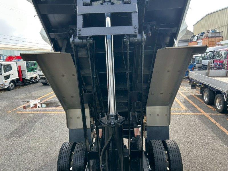 ３軸車　２デフ　深ダンプ　ステンレスボデー
