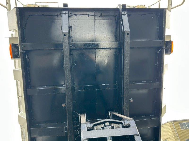 ３軸車　２デフ　深ダンプ　ステンレスボデー