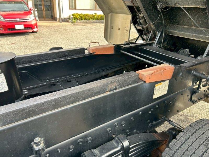 ３軸車　２デフ　深ダンプ　ステンレスボデー
