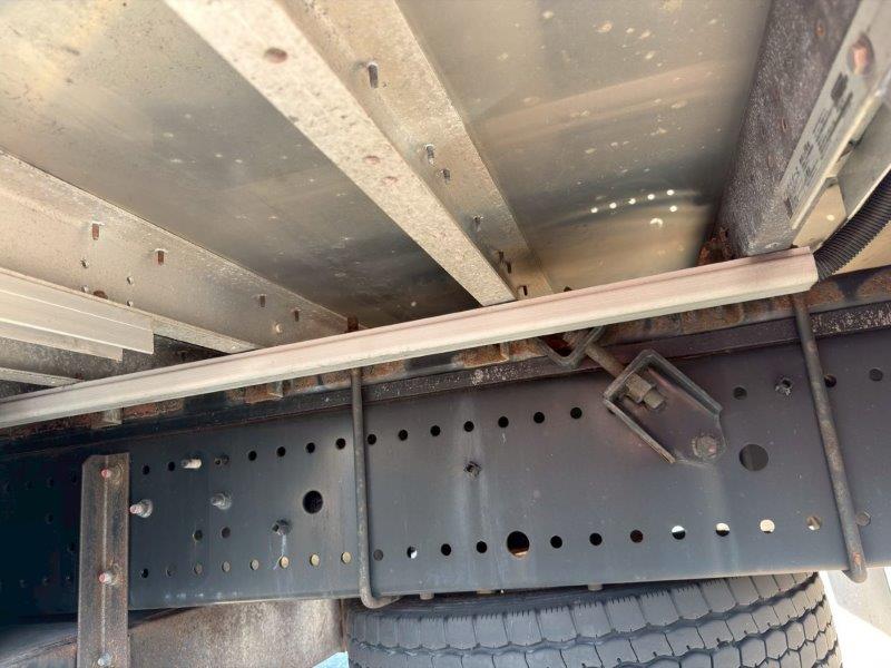 25t仕様　４軸低床　アルミウイング