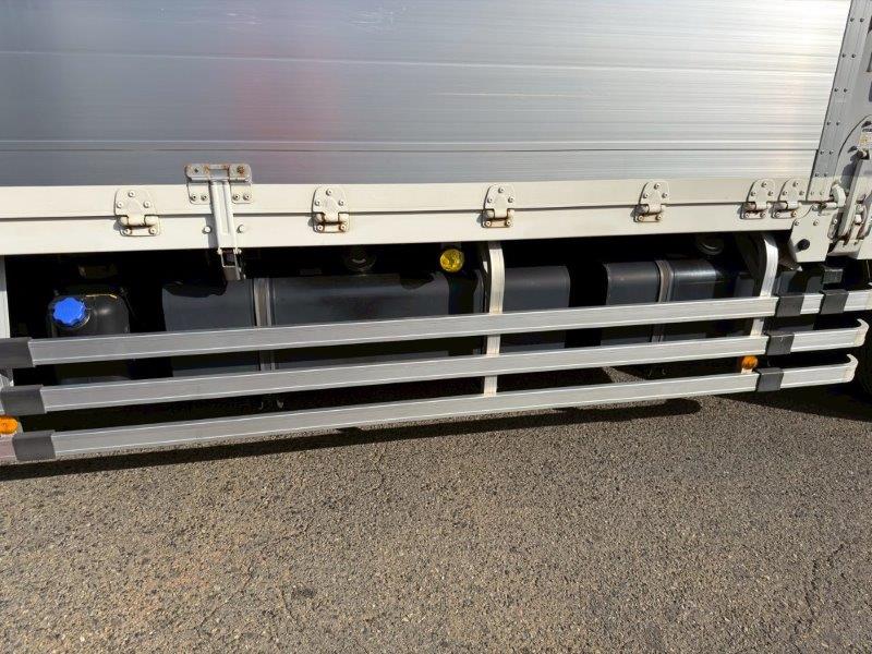 25t仕様　４軸低床　アルミウイング