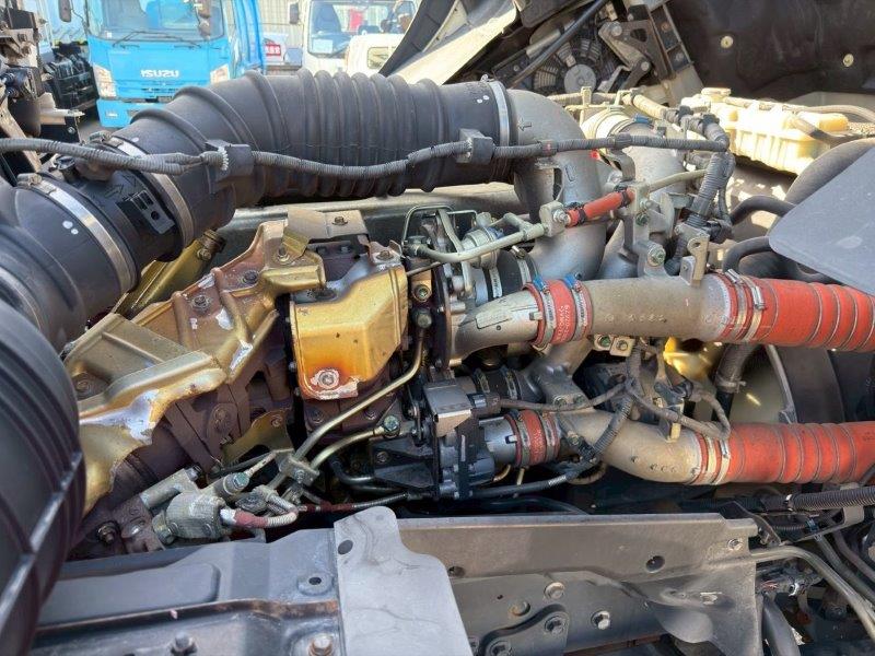 25t仕様　４軸低床　アルミウイング