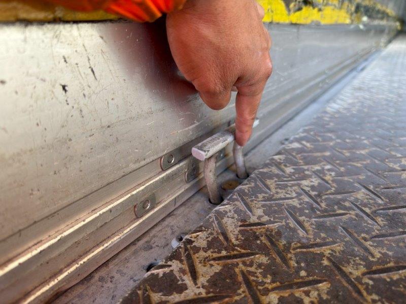 25t仕様　４軸低床　アルミウイング