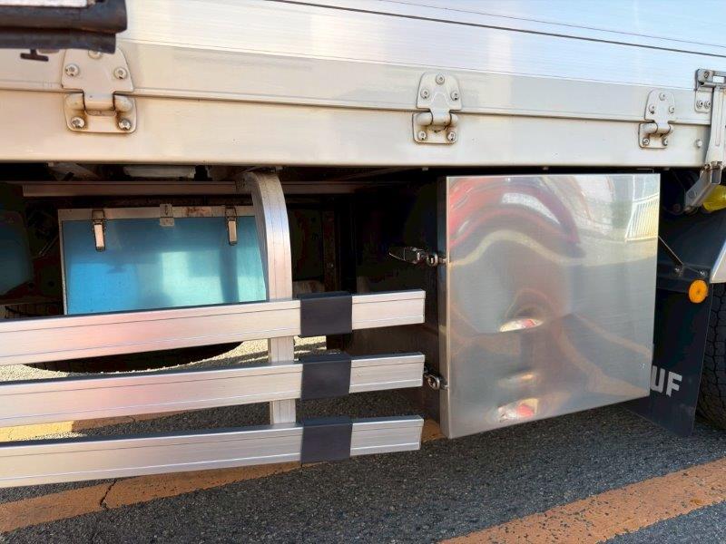 25t仕様　４軸低床　アルミウイング