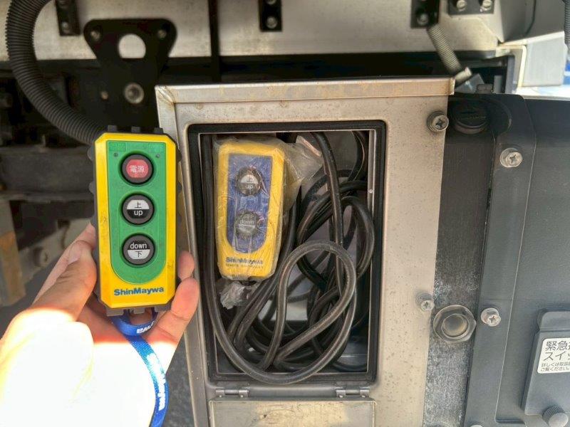 増々トン　ワイド　格納ゲート付　アルミウイング