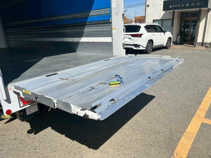 増々トン　ワイド　格納ゲート付　アルミウイング