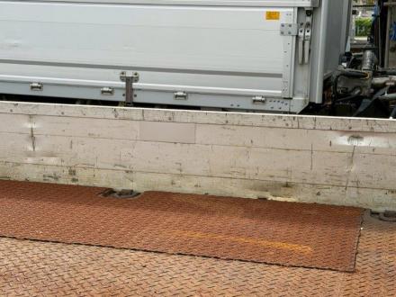 23.5t仕様　３軸低床　２デフ　平ボデー　L＝9.1