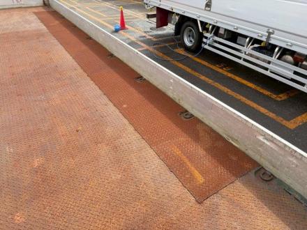 23.5t仕様　３軸低床　２デフ　平ボデー　L＝9.1