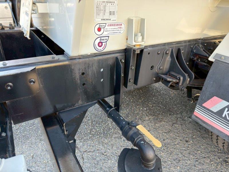 ３９００Ｌ　散水車