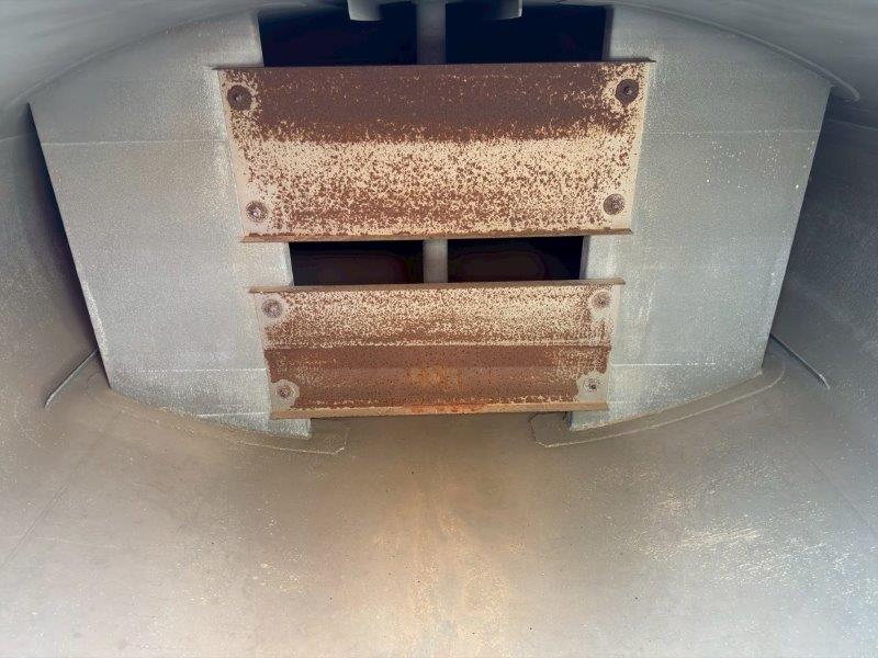 ３９００Ｌ　散水車