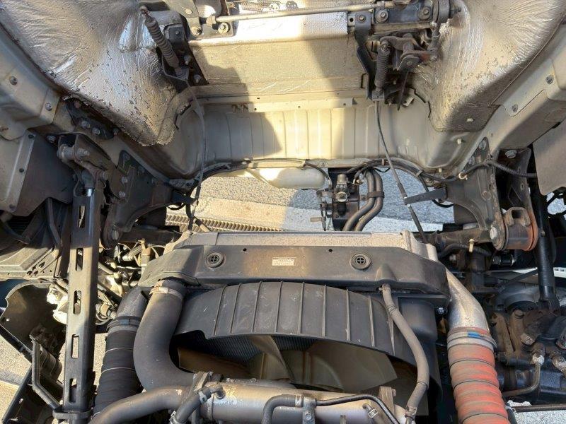 22t仕様　３軸低床　２デフ　平ボデー　L＝７.9