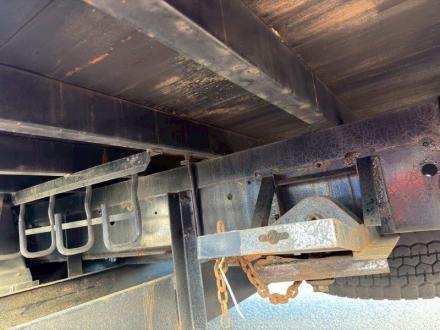 22t仕様　３軸低床　２デフ　平ボデー　L＝７.9