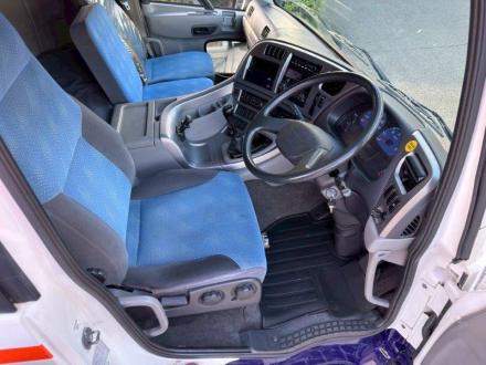 22t仕様　３軸低床　２デフ　平ボデー　L＝７.9