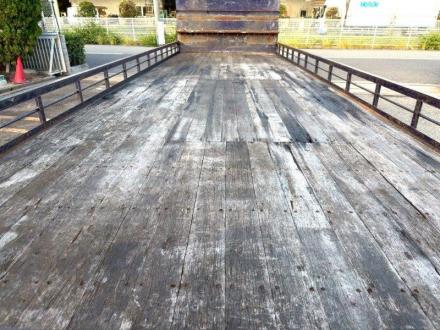 22t仕様　３軸低床　２デフ　平ボデー　L＝７.9