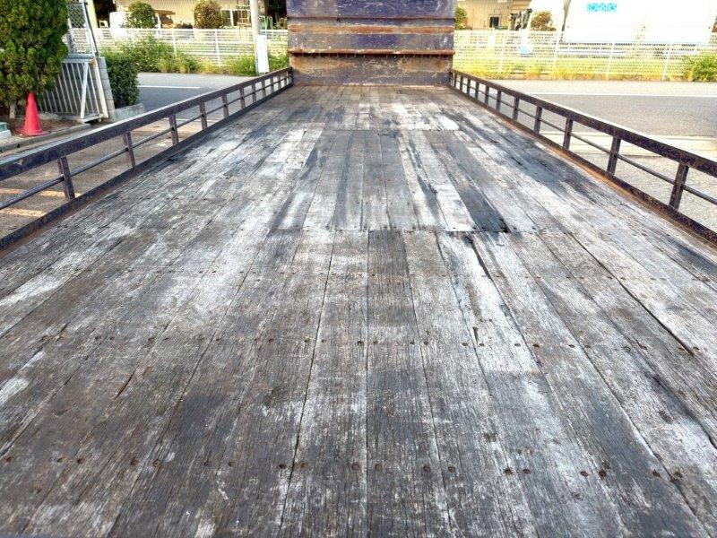 22t仕様　３軸低床　２デフ　平ボデー　L＝７.9