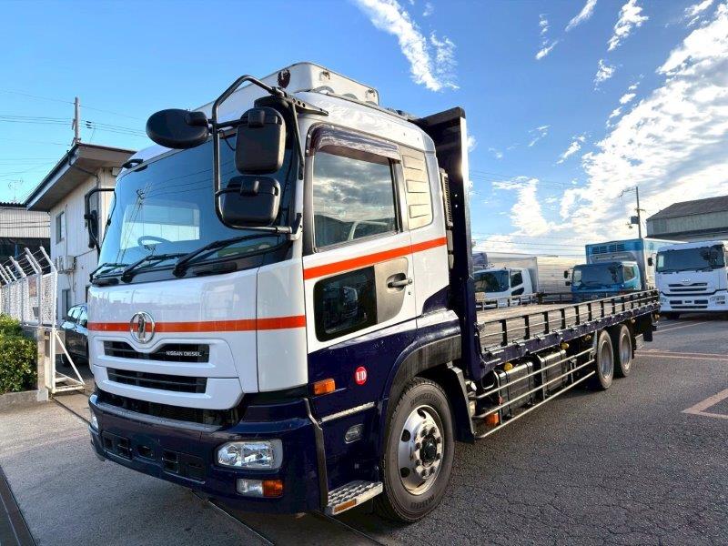 22t仕様　３軸低床　２デフ　平ボデー　L＝７.9