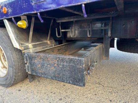 22t仕様　３軸低床　２デフ　平ボデー　L＝７.9