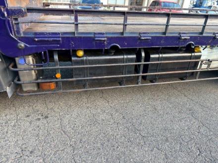 22t仕様　３軸低床　２デフ　平ボデー　L＝７.9