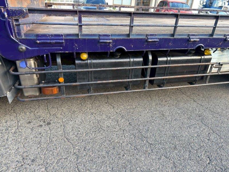 22t仕様　３軸低床　２デフ　平ボデー　L＝７.9