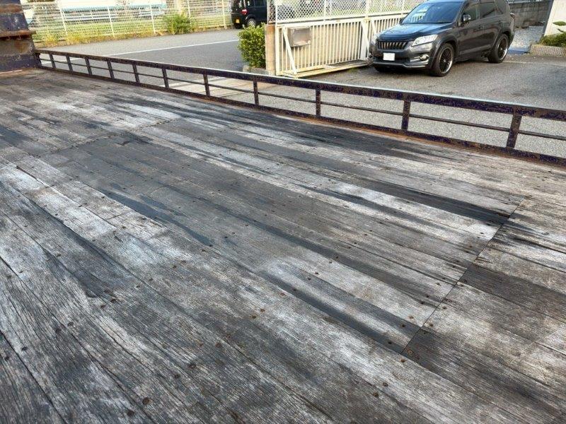 22t仕様　３軸低床　２デフ　平ボデー　L＝７.9