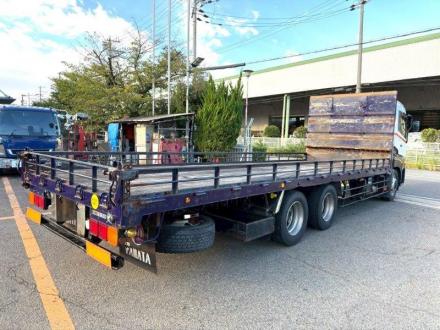 22t仕様　３軸低床　２デフ　平ボデー　L＝７.9